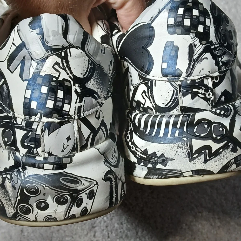 Funky Sneaker Graphics Women's 8.5 Black White Gray Love Card Heart LaceUp